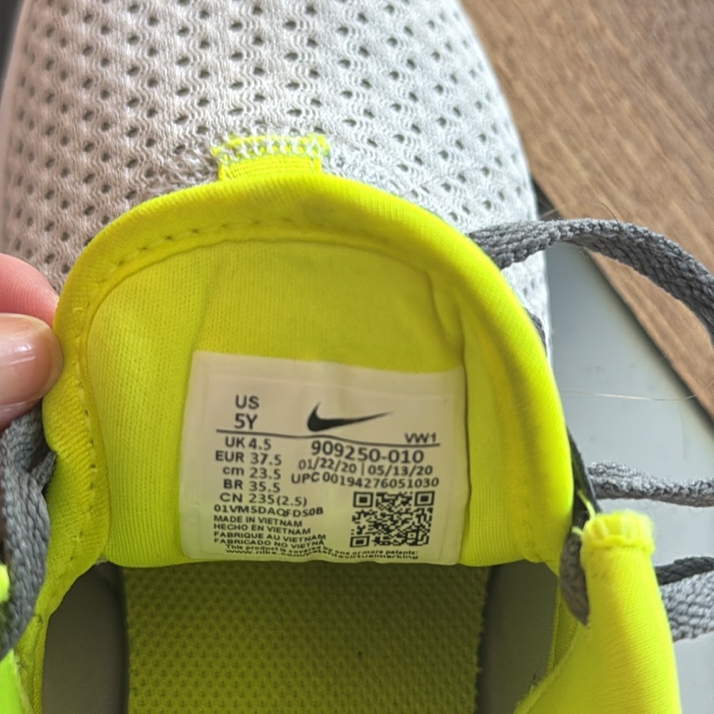 Nike Kids Roshe Golf shoes  in Gray and Neon Yellow size 5Y - Picture 7 of 7